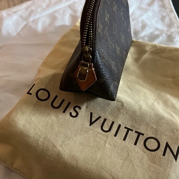 Louis Vuitton cosmetic pouch. 💯 - Picture 7 of 16